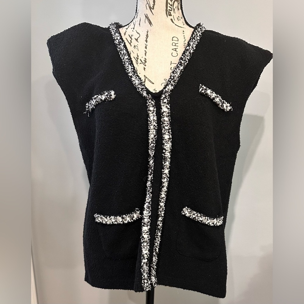 Sleeveless V-Neck Frayed Knit Sleeveless V - Picture 2 of 9
